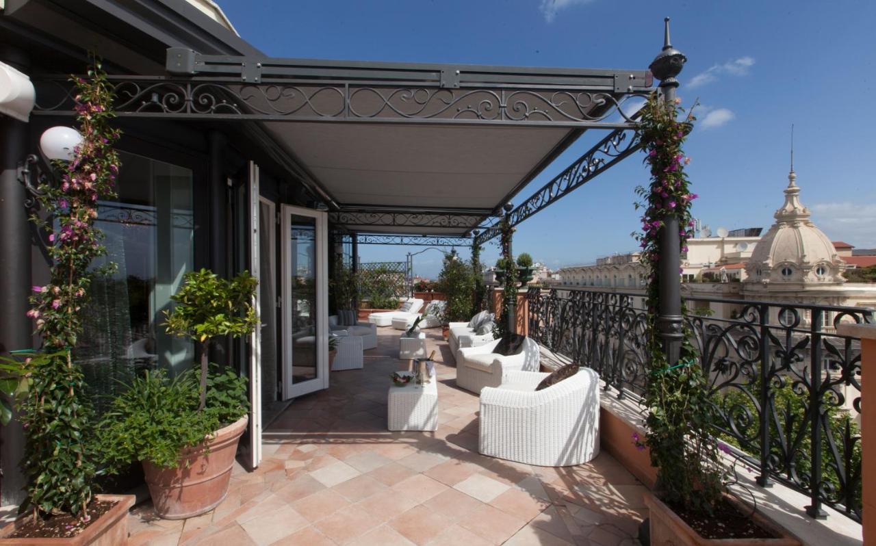 Baglioni Hotel Regina - The Leading Hotels Of The World Rome Exterior photo A retractable awning