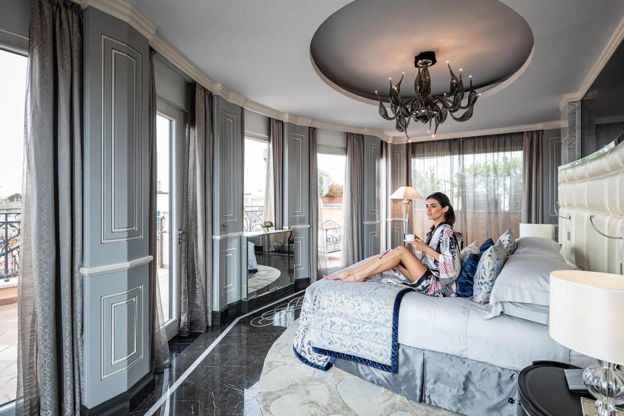 Baglioni Hotel Regina - The Leading Hotels Of The World Rome Exterior photo A bedroom at the Mandarin Oriental, Paris