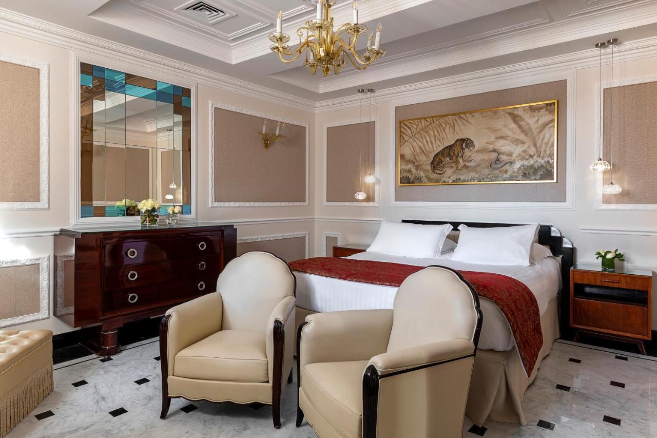 Baglioni Hotel Regina - The Leading Hotels Of The World Rome Exterior photo A bedroom at the hotel