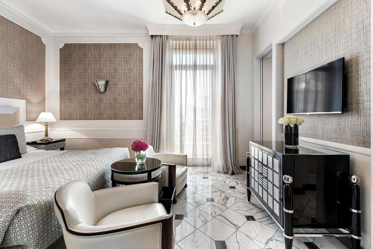Baglioni Hotel Regina - The Leading Hotels Of The World Rome Exterior photo A room at the Four Seasons Hotel