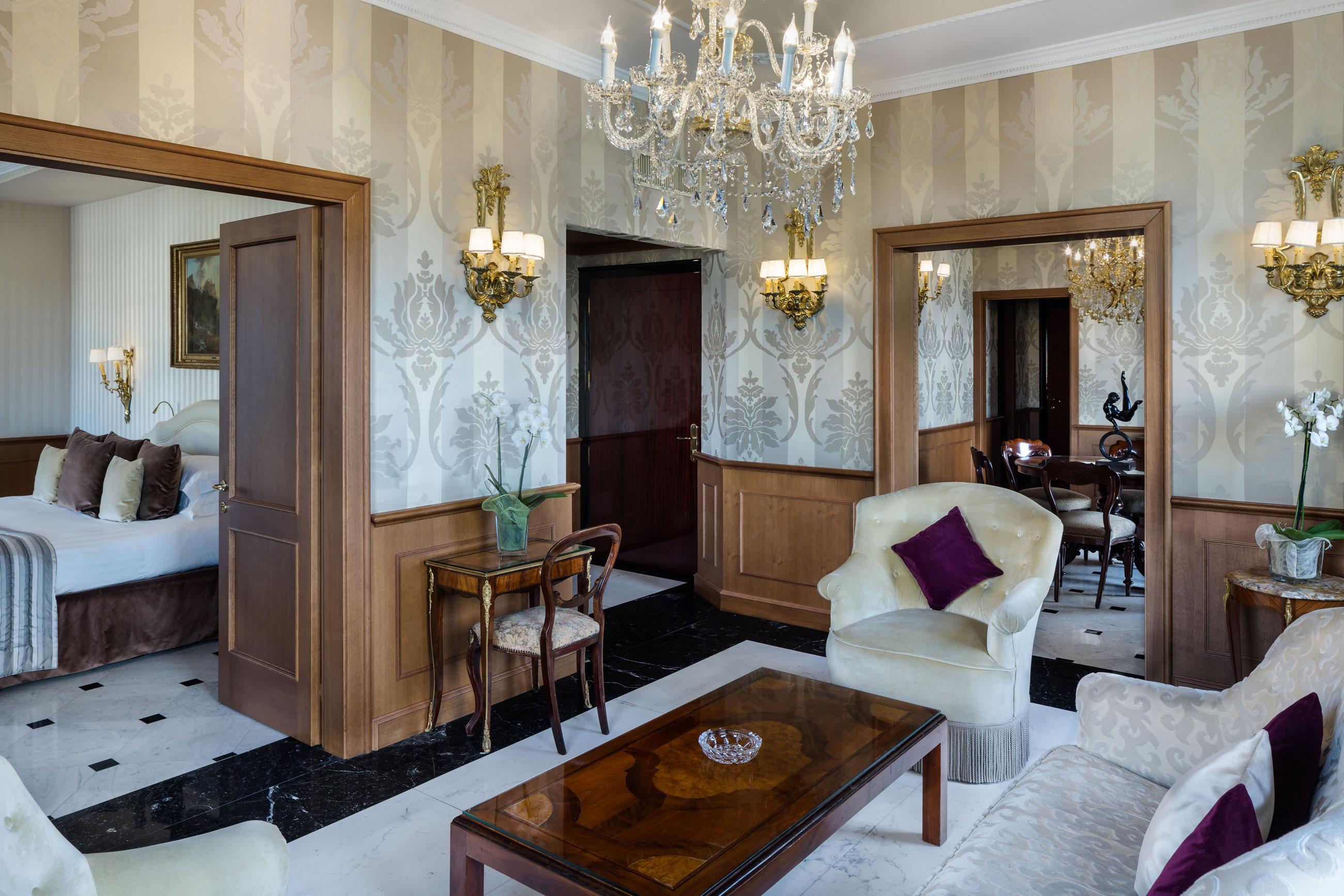 Baglioni Hotel Regina - The Leading Hotels Of The World Rome Exterior photo Suite at the Hotel de Crillon