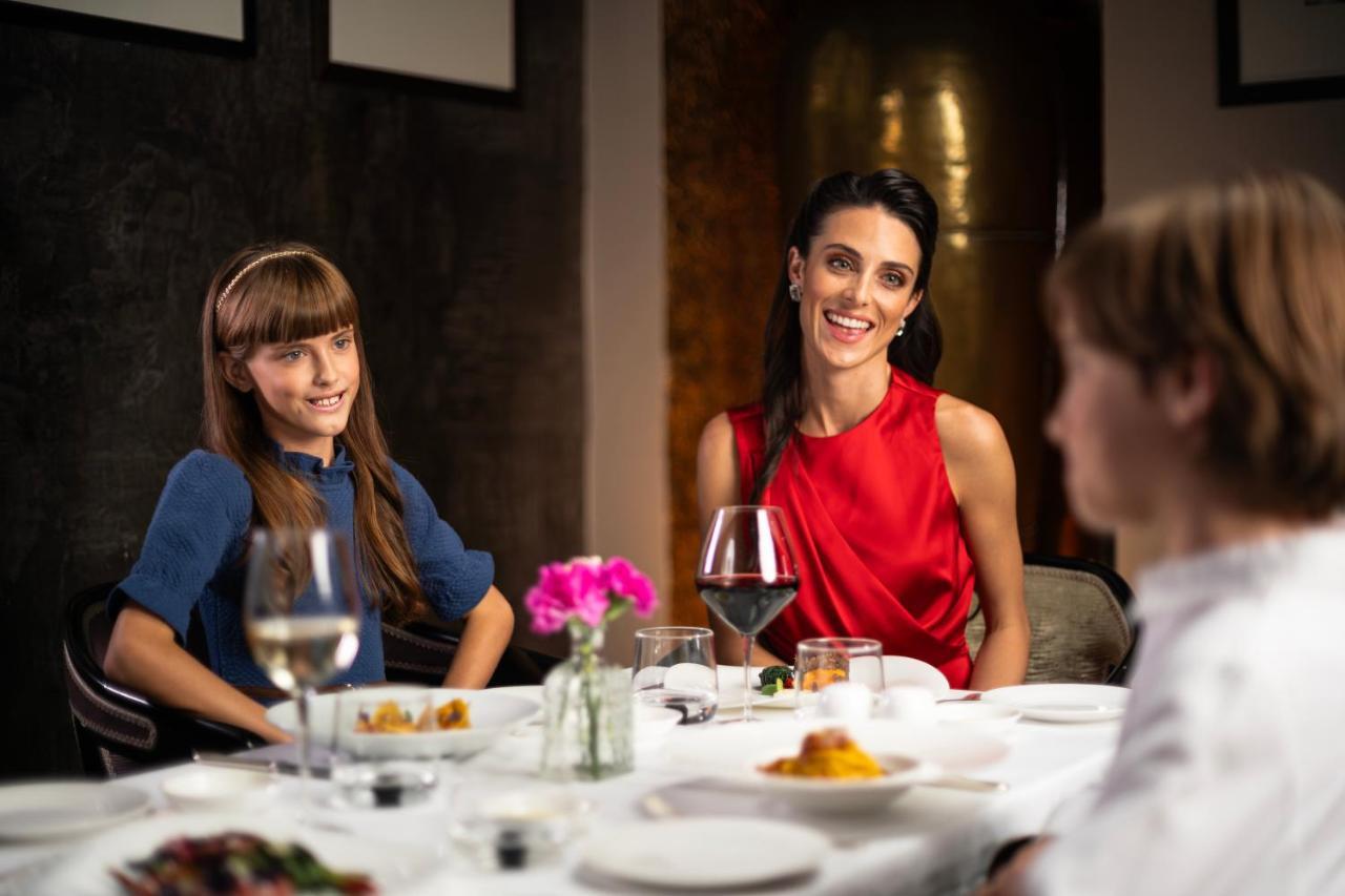 Baglioni Hotel Regina - The Leading Hotels Of The World Rome Exterior photo A family dining at the restaurant