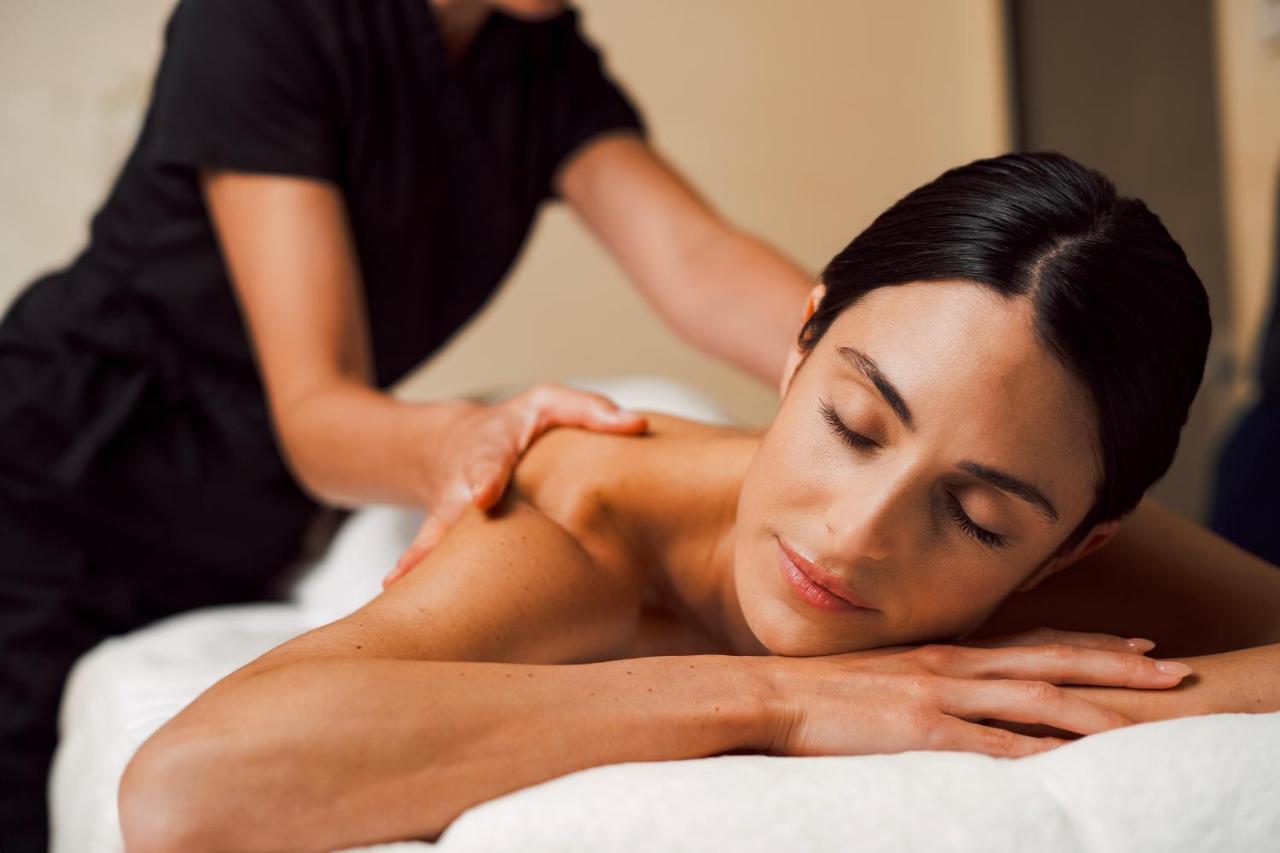 Baglioni Hotel Regina - The Leading Hotels Of The World Rome Exterior photo Massage