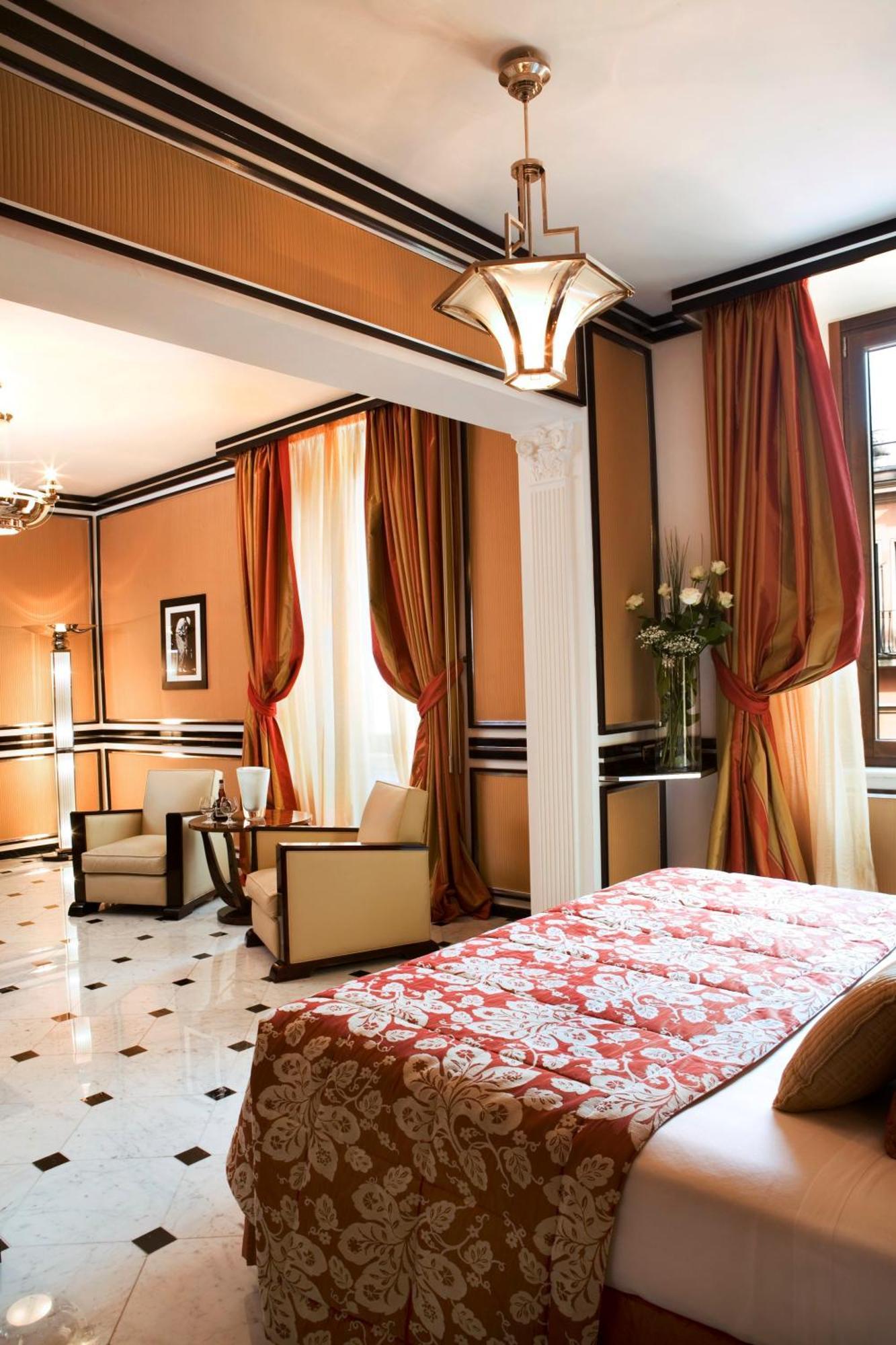 Baglioni Hotel Regina - The Leading Hotels Of The World Rome Exterior photo A suite at the Hotel Astoria